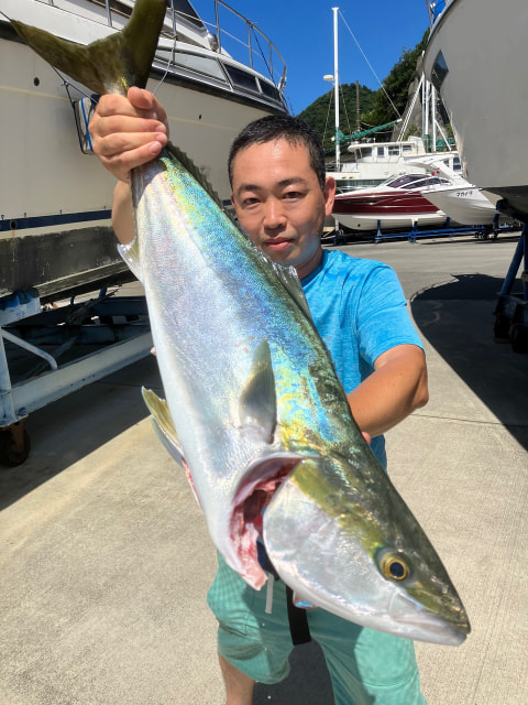 我入道沖（ブリ）～静浦波消堤防付近（シイラ）  で釣れた魚